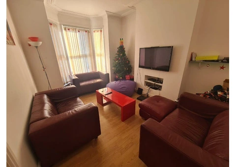 Affordable Student Accommodation in Leeds – Call Today! - 1/4