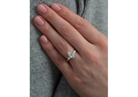 Elegant 2ct Pear with Tapered Baguettes Ring Design
