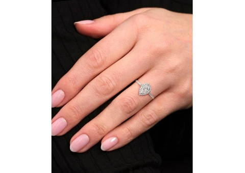 Best Pear Halo Engagement Rings for Fall 2025