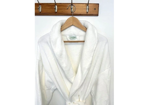 Cozy White Fleece Dressing Gown – Soft Polar Fleece Robe for Everyday Comfort