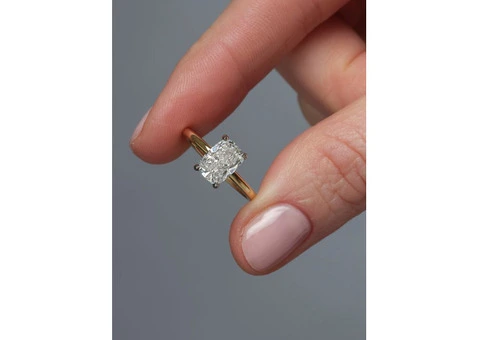 Elegant 2 Carat Emerald Cut Trilogy Ring - Classic Three-Stone Diamond - 3/3