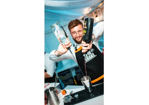 Spin and Shake Mobile Bar Hire London - 3/5