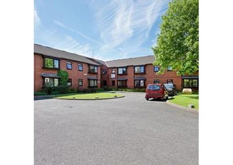 House in sheltered housing complex - 1/4
