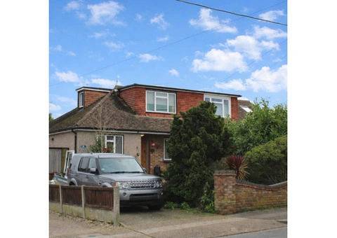 3 bed dormer bungalow for sale Benfleet - 1/30