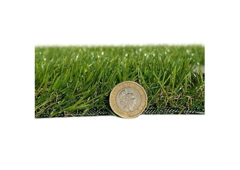 28mm Artificial Grass – Realistic Look, Non-Slip & Pet Friendly - 2/3