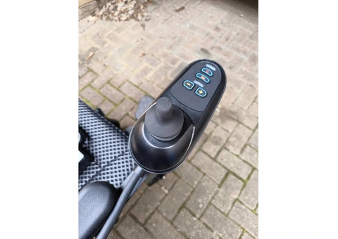 Lightweight Foldable Powered Wheelchair (nearly new) - 4/6