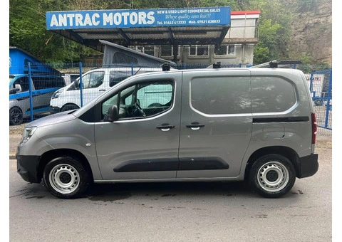 2022 Vauxhall combo - 2/10