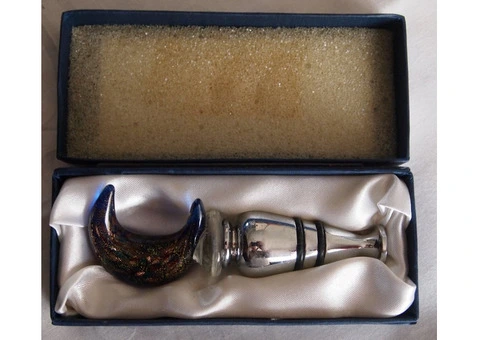 Bottle stopper with decorative blue glass crescent handle boxed unused