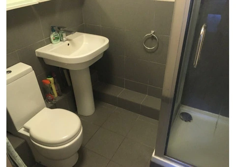 LIGHT DOUBLE ROOM - EN-SUITE - ISLEWORTH - CLOSE TO WEST MID HOSPITAL - 3/7