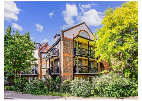 LIGHT DOUBLE ROOM - EN-SUITE - ISLEWORTH - CLOSE TO WEST MID HOSPITAL - 5/7