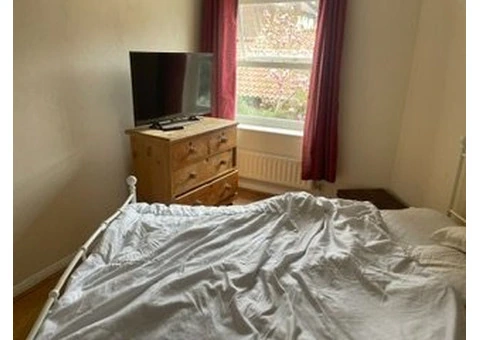 LIGHT DOUBLE ROOM - EN-SUITE - ISLEWORTH - CLOSE TO WEST MID HOSPITAL - 6/7