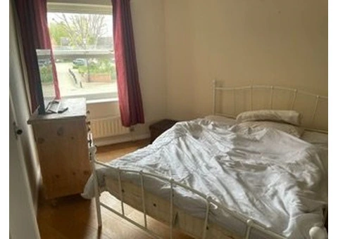LIGHT DOUBLE ROOM - EN-SUITE - ISLEWORTH - CLOSE TO WEST MID HOSPITAL - 7/7
