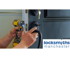24/7 locksmith service for expert key cutting in Oldham