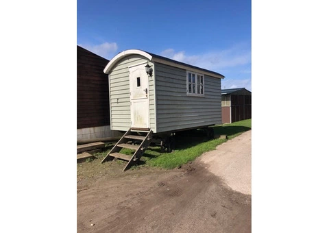 Farmers Huts - 2/8