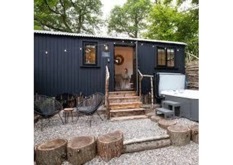 Luxury Shepards Huts - 3/7