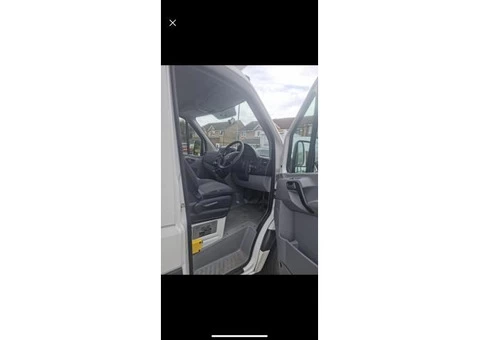 LUTON VAN - 2/8