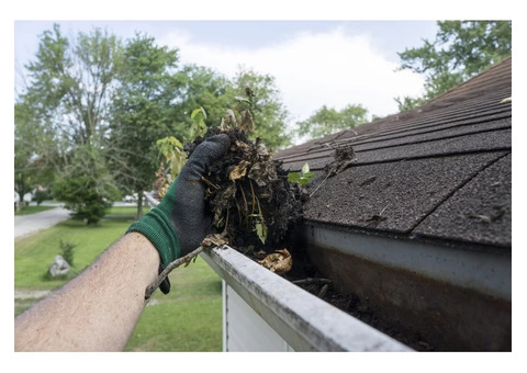 Gutter cleaning in Leeds for long-lasting roof