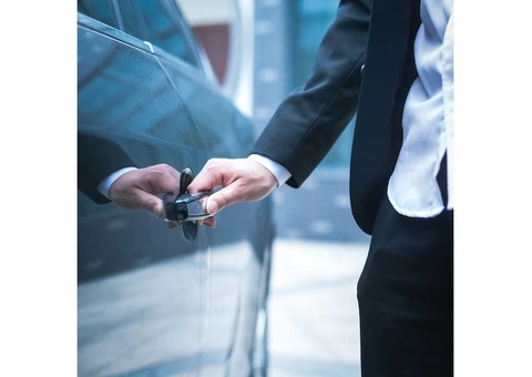 Hire VIP Chauffeur London - 2/3