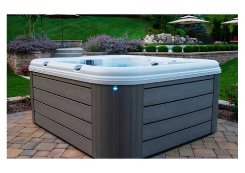Luxurious Jacuzzi Hot Tub - Unwind in Style!
