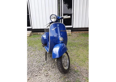 Vespa Scooter 90SS Blue - 1/5