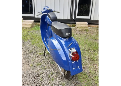 Vespa Scooter 90SS Blue - 2/5