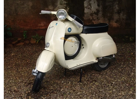 Vespa Scooter 90SS Cream - 2/3