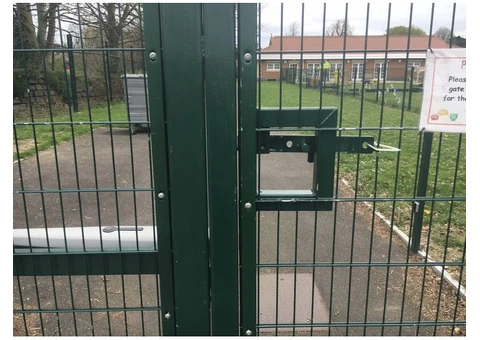 Secure Site with Excellent Hoarding Fencing Services - 2/3