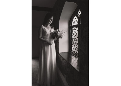 Stunning, bespoke wedding photography with a natural vibe - 1/16