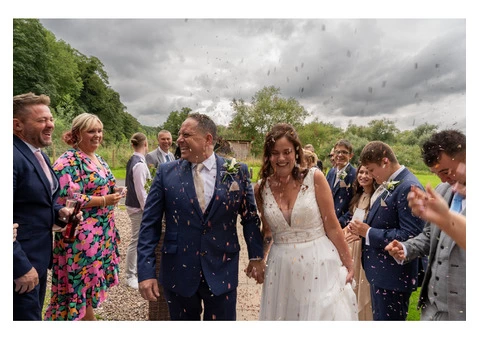 Stunning, bespoke wedding photography with a natural vibe - 2/16