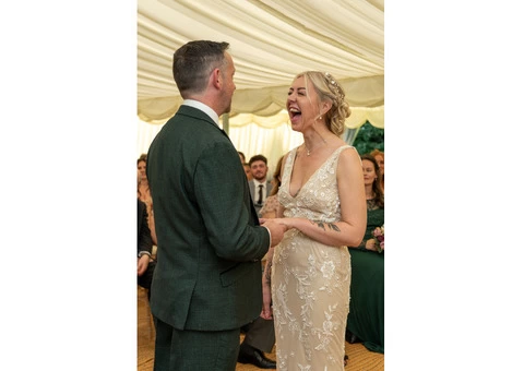 Stunning, bespoke wedding photography with a natural vibe - 7/16