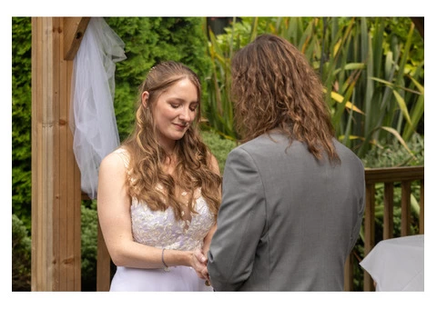 Stunning, bespoke wedding photography with a natural vibe - 8/16