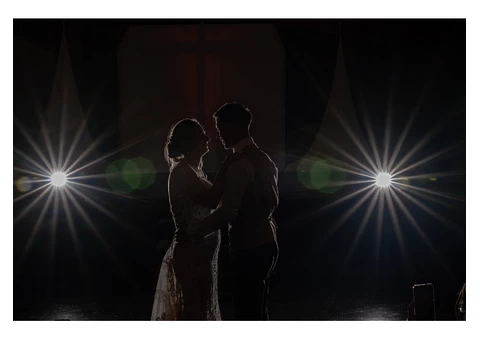 Stunning, bespoke wedding photography with a natural vibe - 12/16
