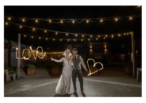 Stunning, bespoke wedding photography with a natural vibe - 13/16