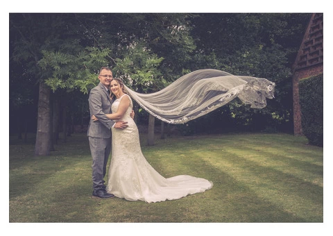 Stunning, bespoke wedding photography with a natural vibe - 15/16