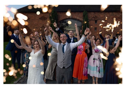 Stunning, bespoke wedding photography with a natural vibe - 16/16