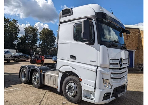 Mercedes Actros for rent - 1/8
