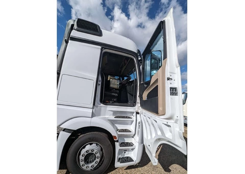 Mercedes Actros for rent - 4/8