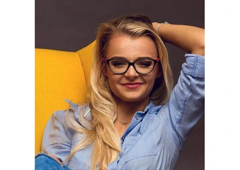 Elevate Your Glam: Professional Makeup Artist Near Birmingham!