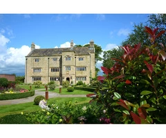 Get best facilities at mellor wedding venues
